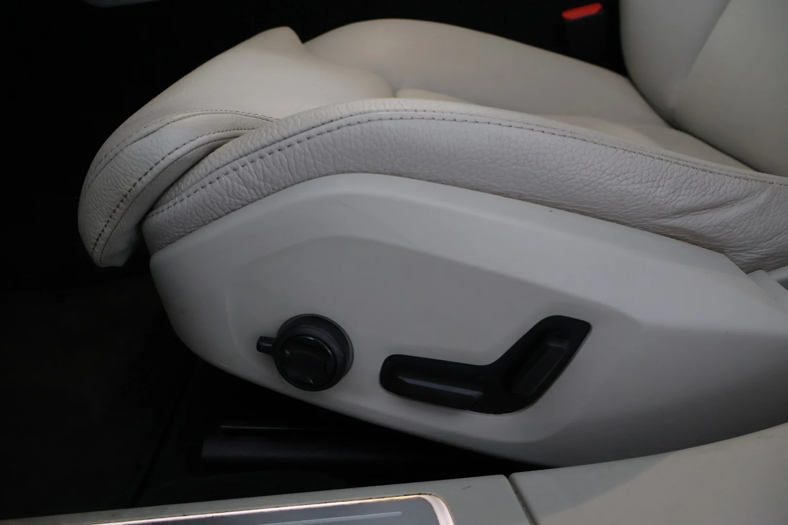 Car Image - rsrT9txfg9CElAnVdHzcE