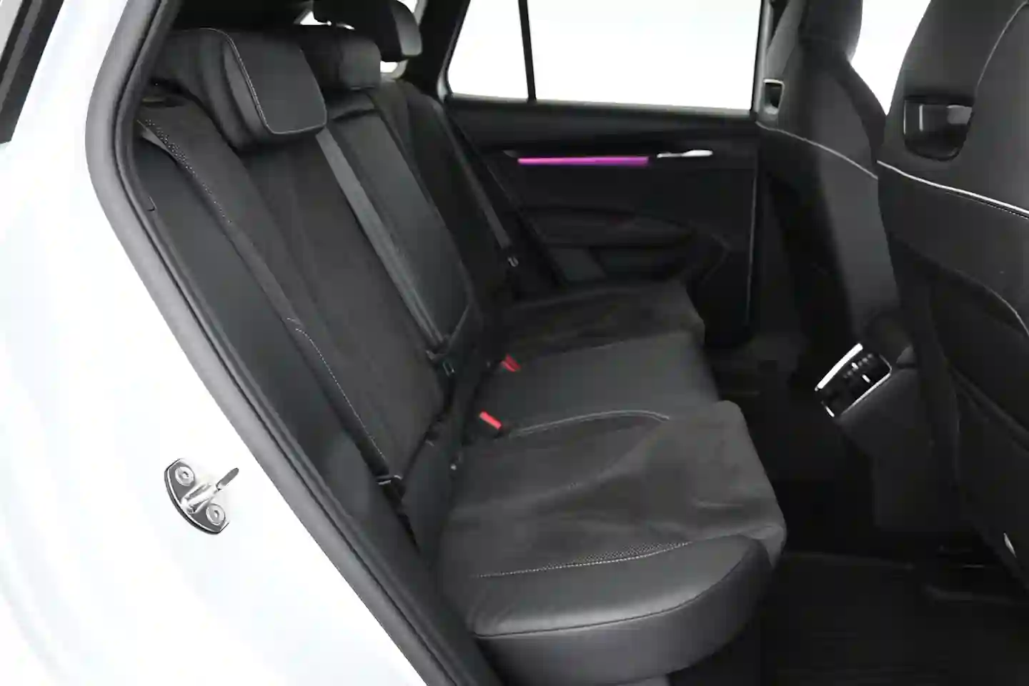 Car Image - 77dD966t9XDbqhCsuBOyLz