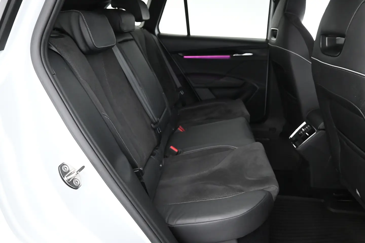 Car Image - 77dD966t9XDbqhCsuBOyLz