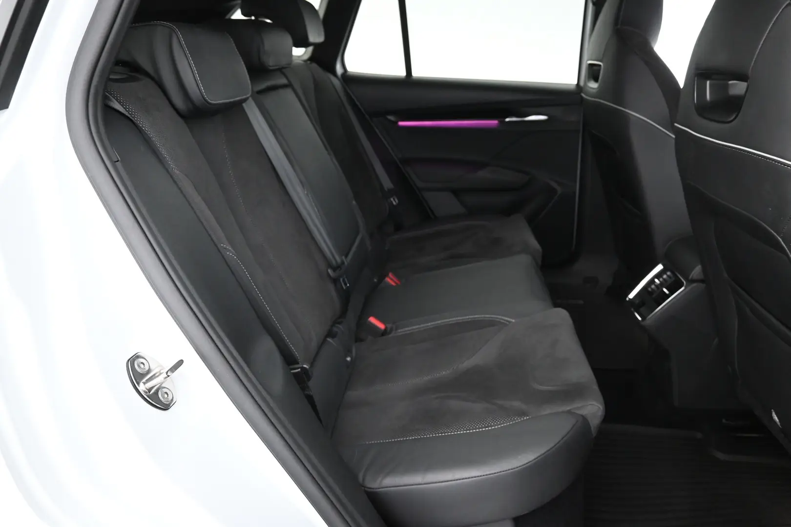 Car Image - 77dD966t9XDbqhCsuBOyLz