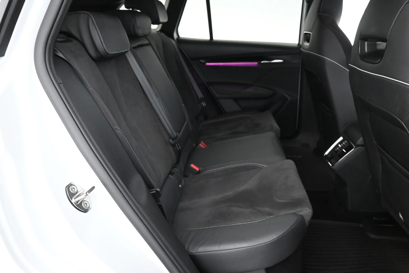 Car Image - 77dD966t9XDbqhCsuBOyLz
