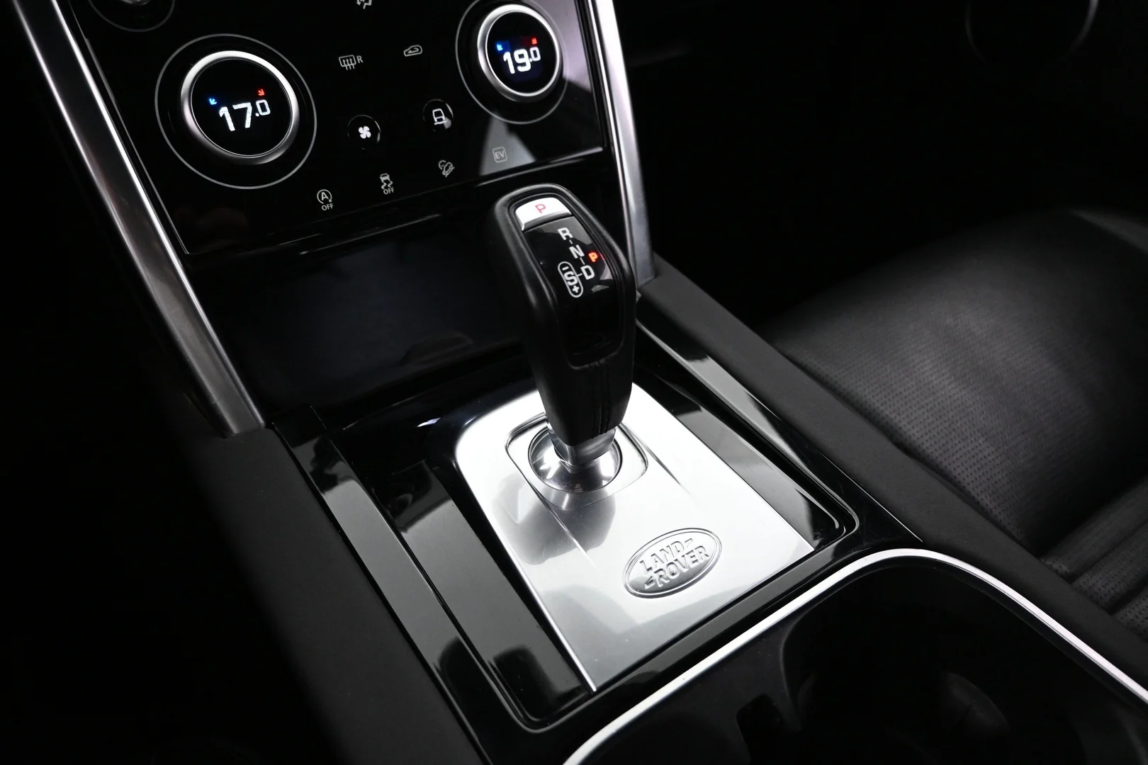 Car Image - AkocRX3IejD667T1syird