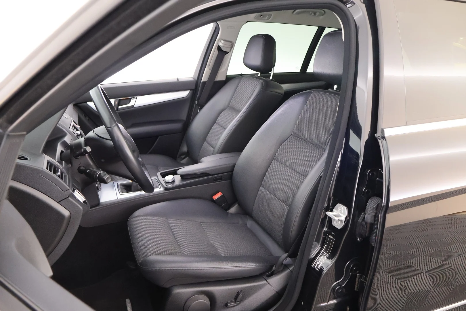 Car Image - 5VdjMLFr3yRQk3UhU4fY8A