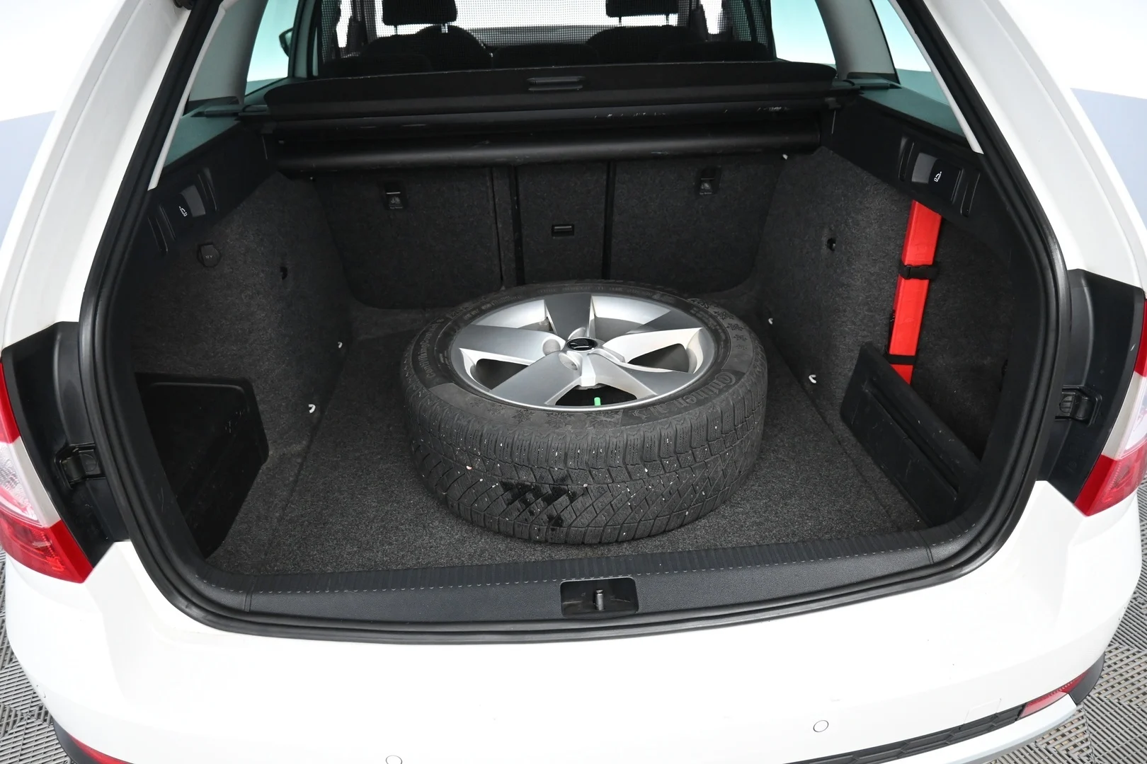 Car Image - 72YtNw0L6Q02AhpjgOzRr6