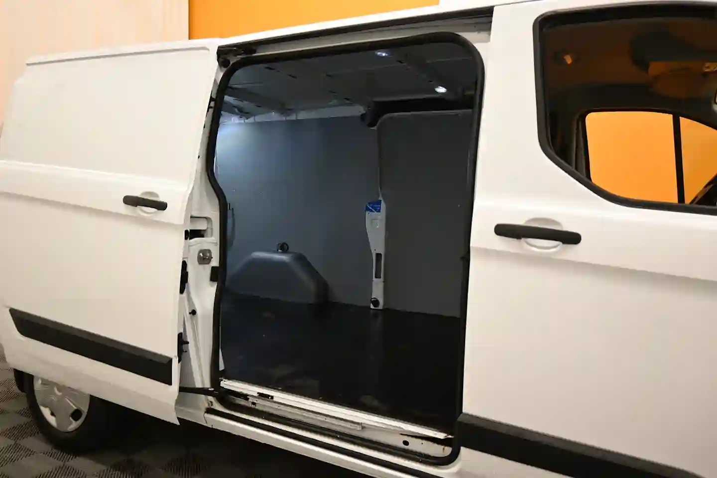 Car Image - 1uWcHi9trDlbs0rS7auOQN