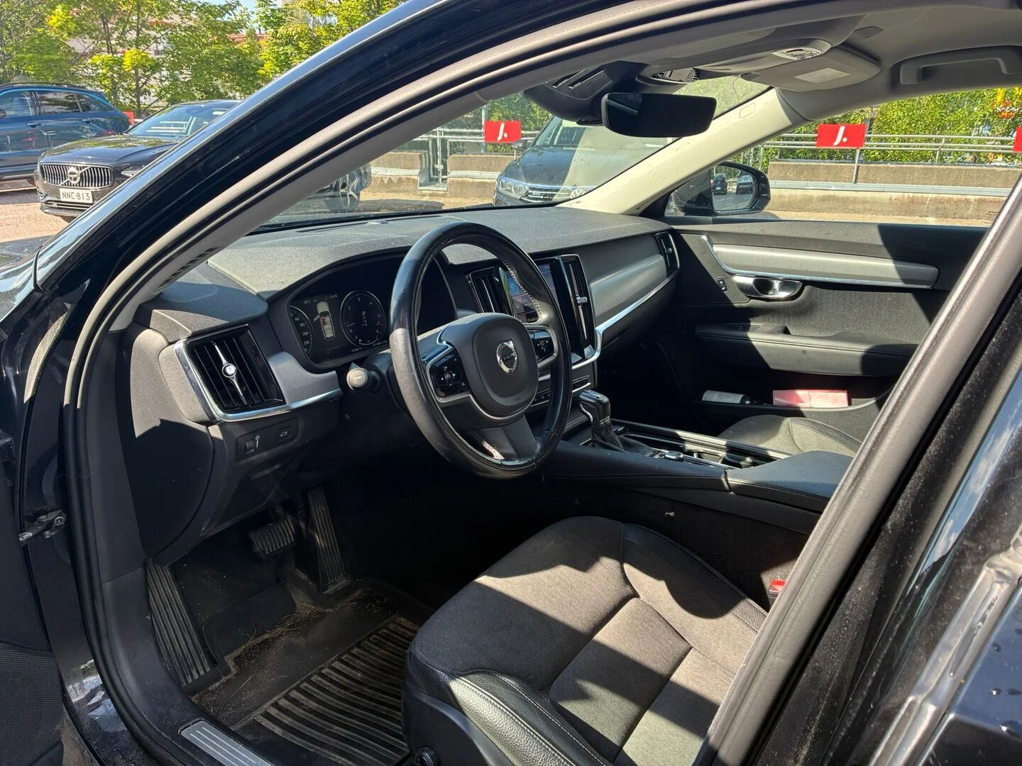 Car Image - 72Bwk6cTZfObvnqessVbfL
