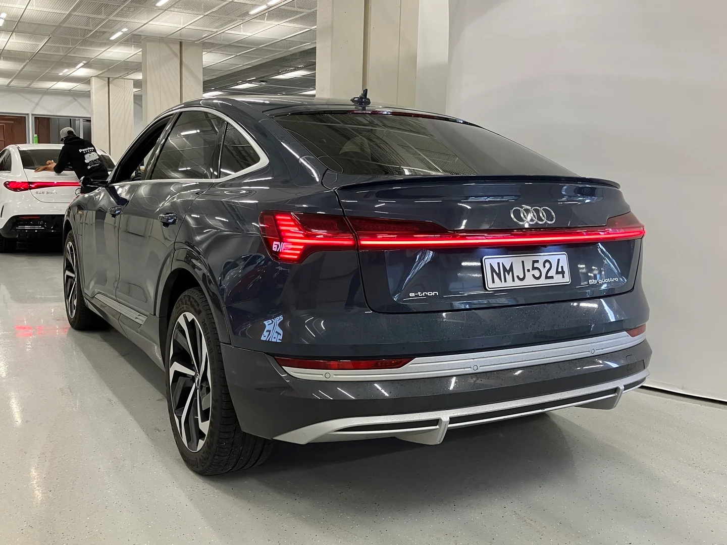 Car Image - 6tw7dnb4rYJiZSke55RCcV