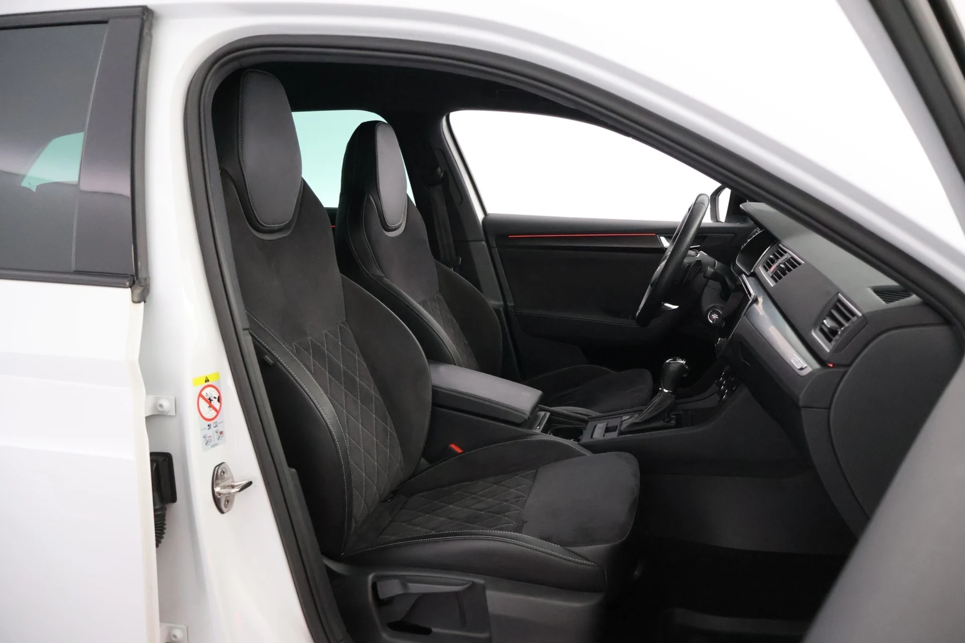 Car Image - 7FnYm6V1rkDS4VkWWBdUX4