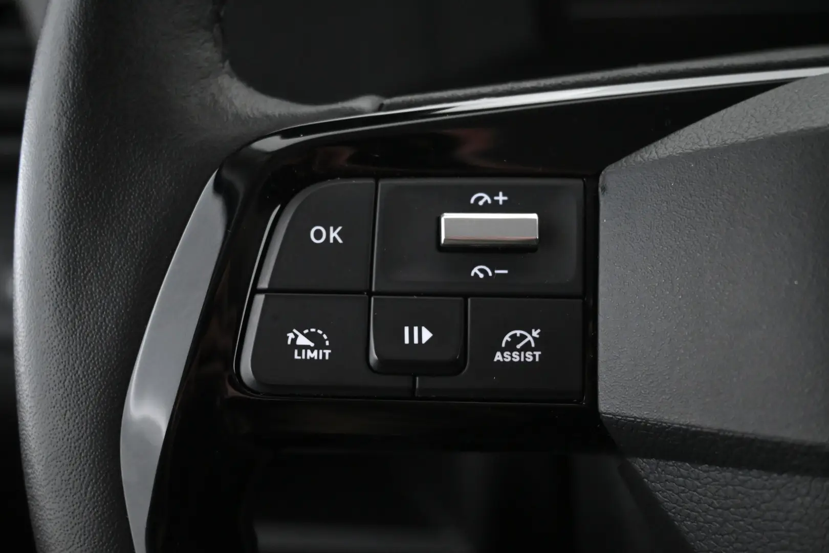 Car Image - 5aPqTAkAYmbvwWbGbHpSTP