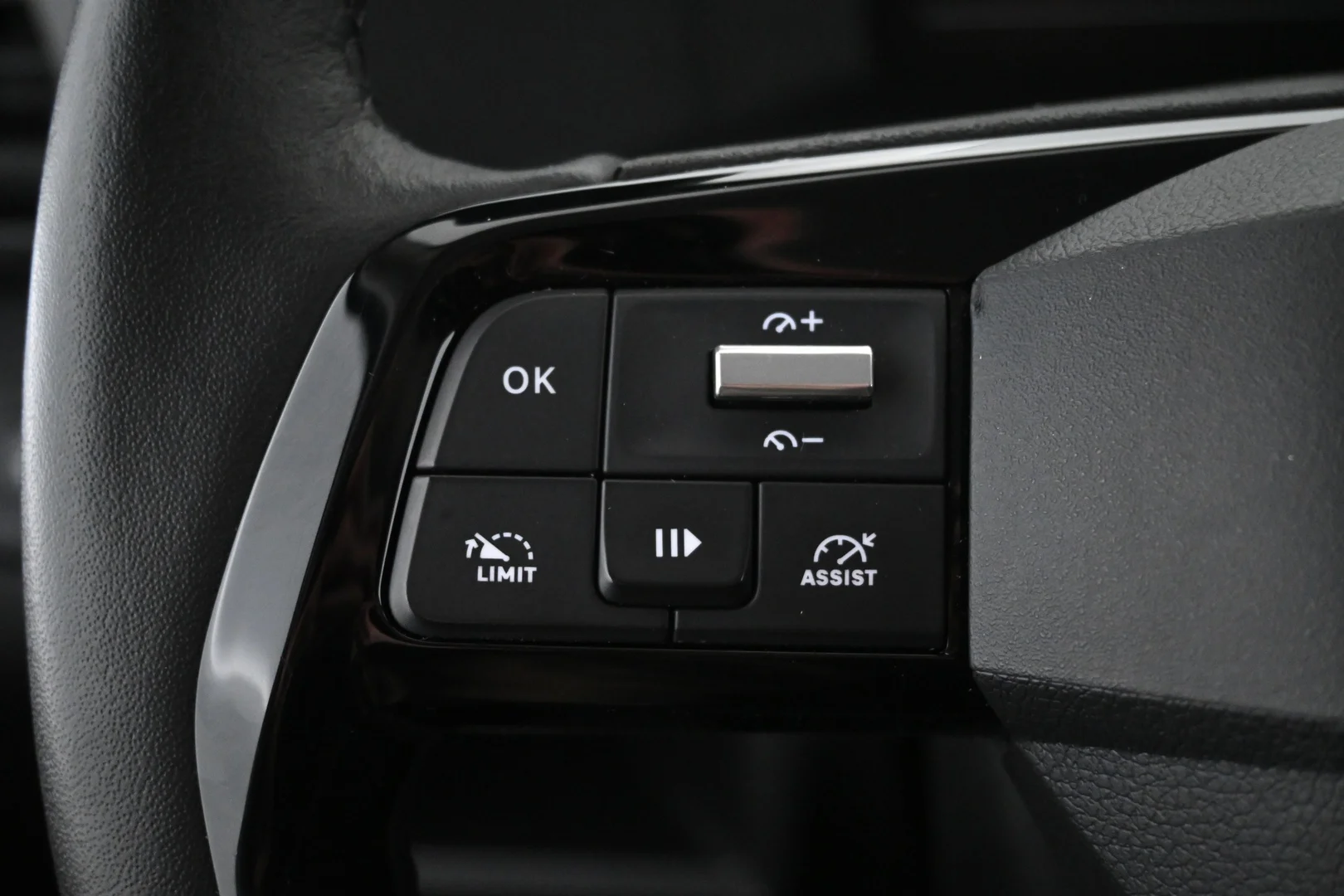 Car Image - 5aPqTAkAYmbvwWbGbHpSTP