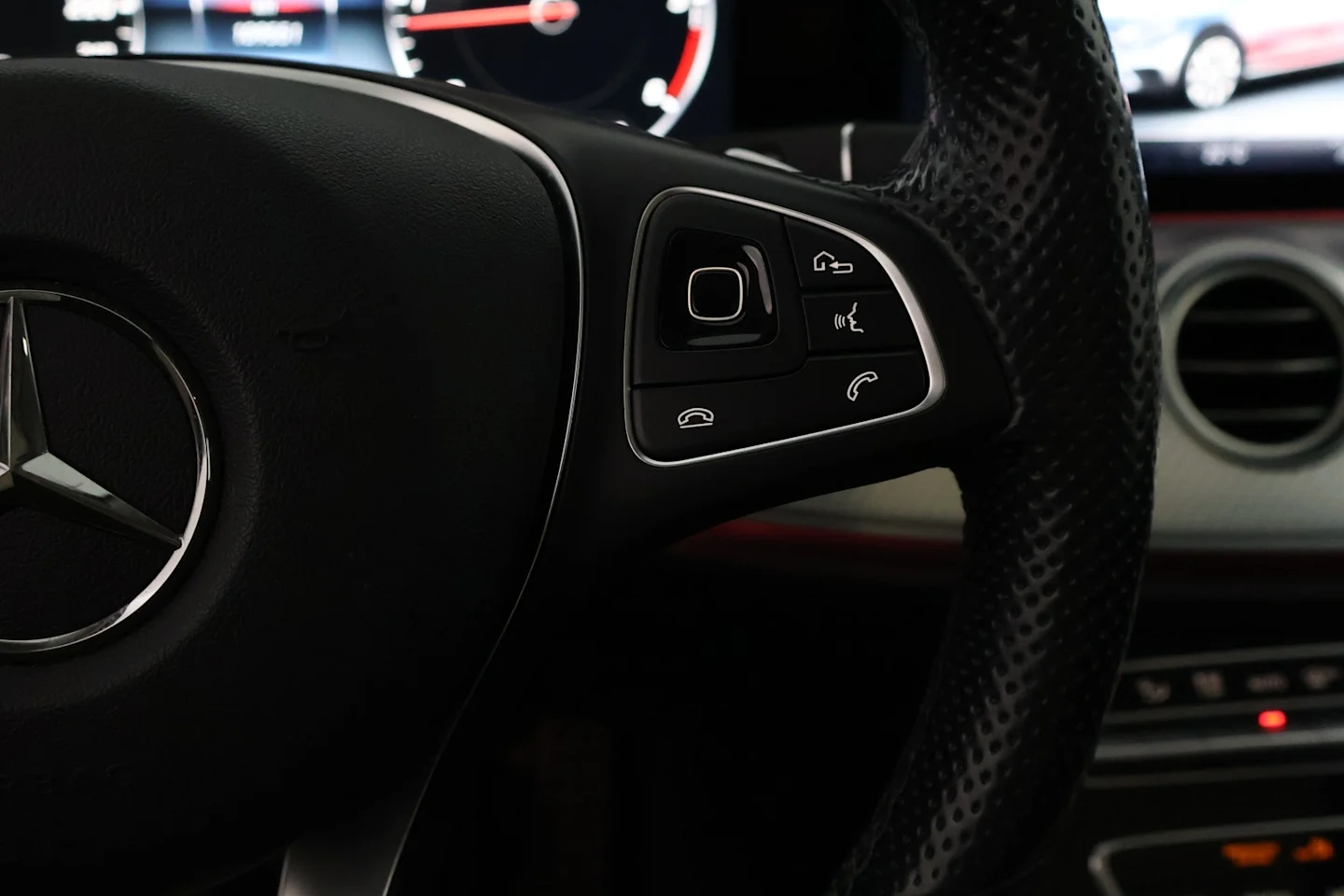 Car Image - 5BMAkzcYoec3y307NCVkXt