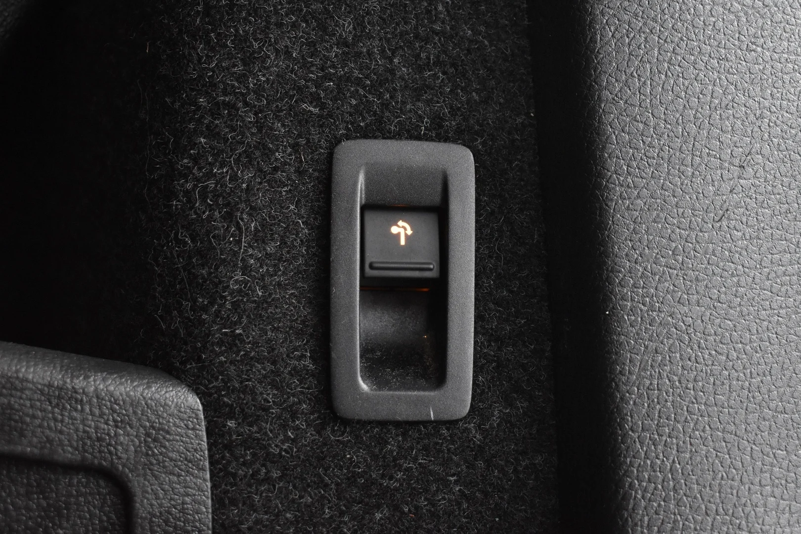 Car Image - 3hsfGlpzo7afWiyWjl6duT