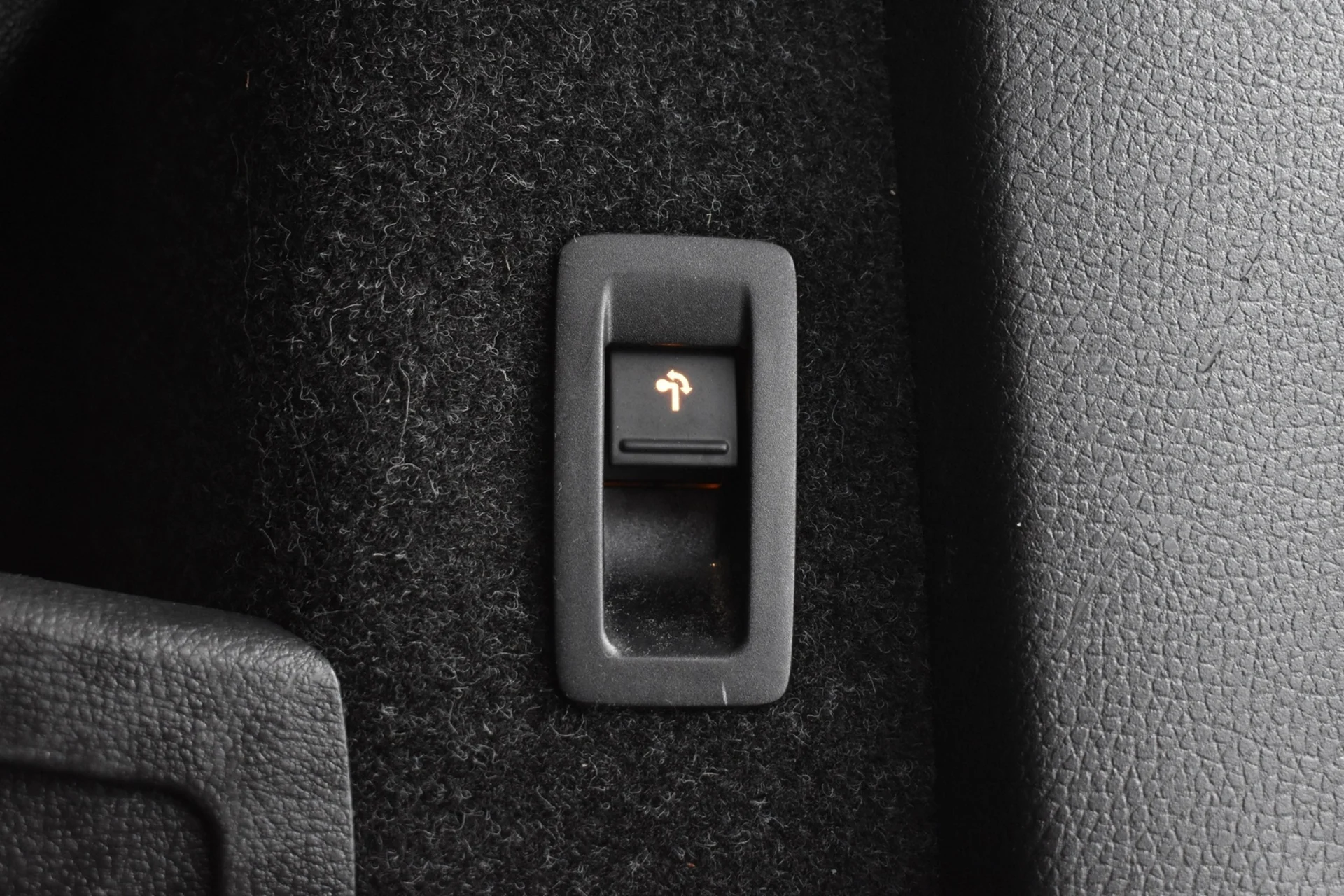 Car Image - 3hsfGlpzo7afWiyWjl6duT