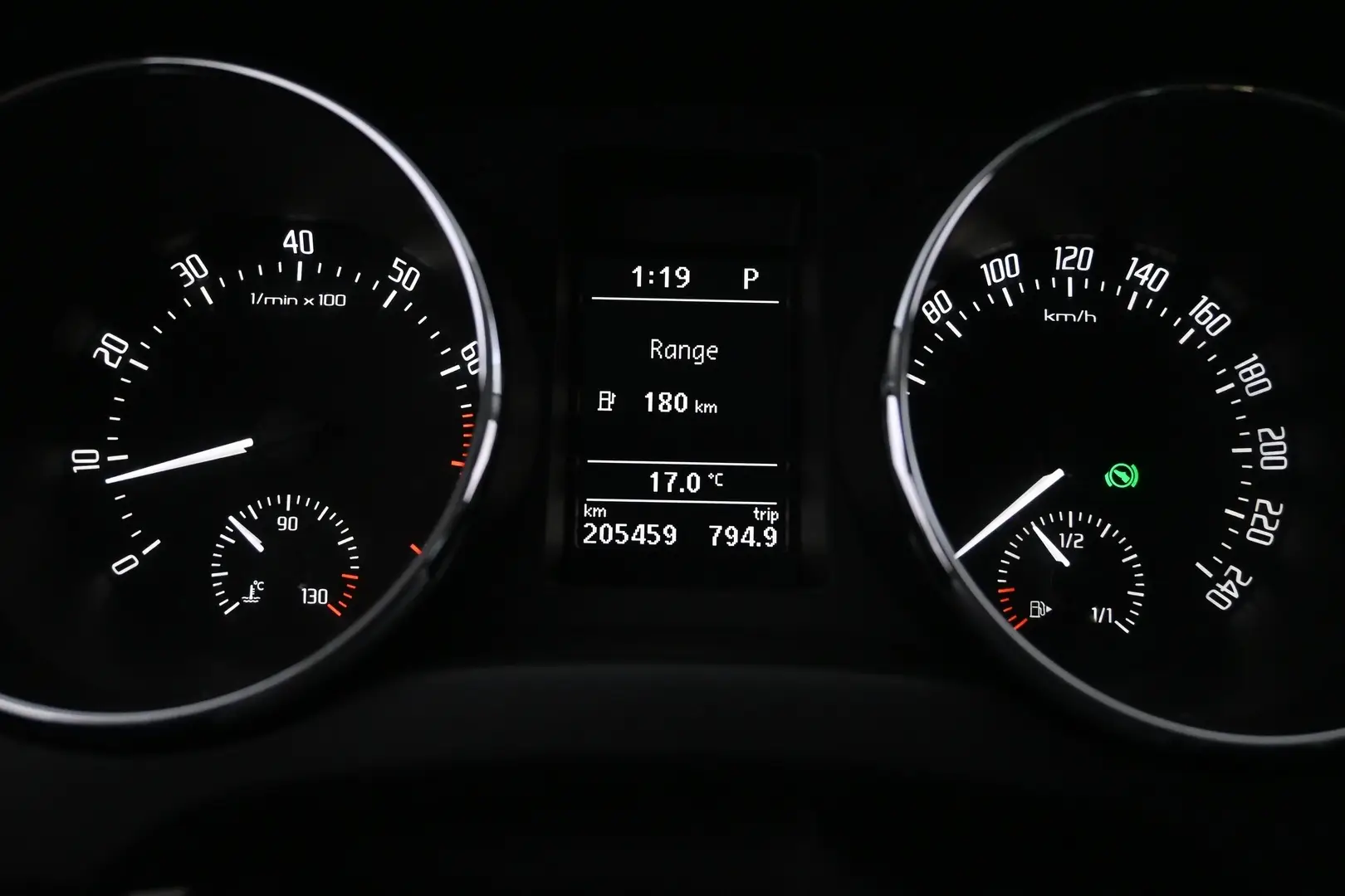 Car Image - 4kZSAhWKROUn5d8N0IbyMp