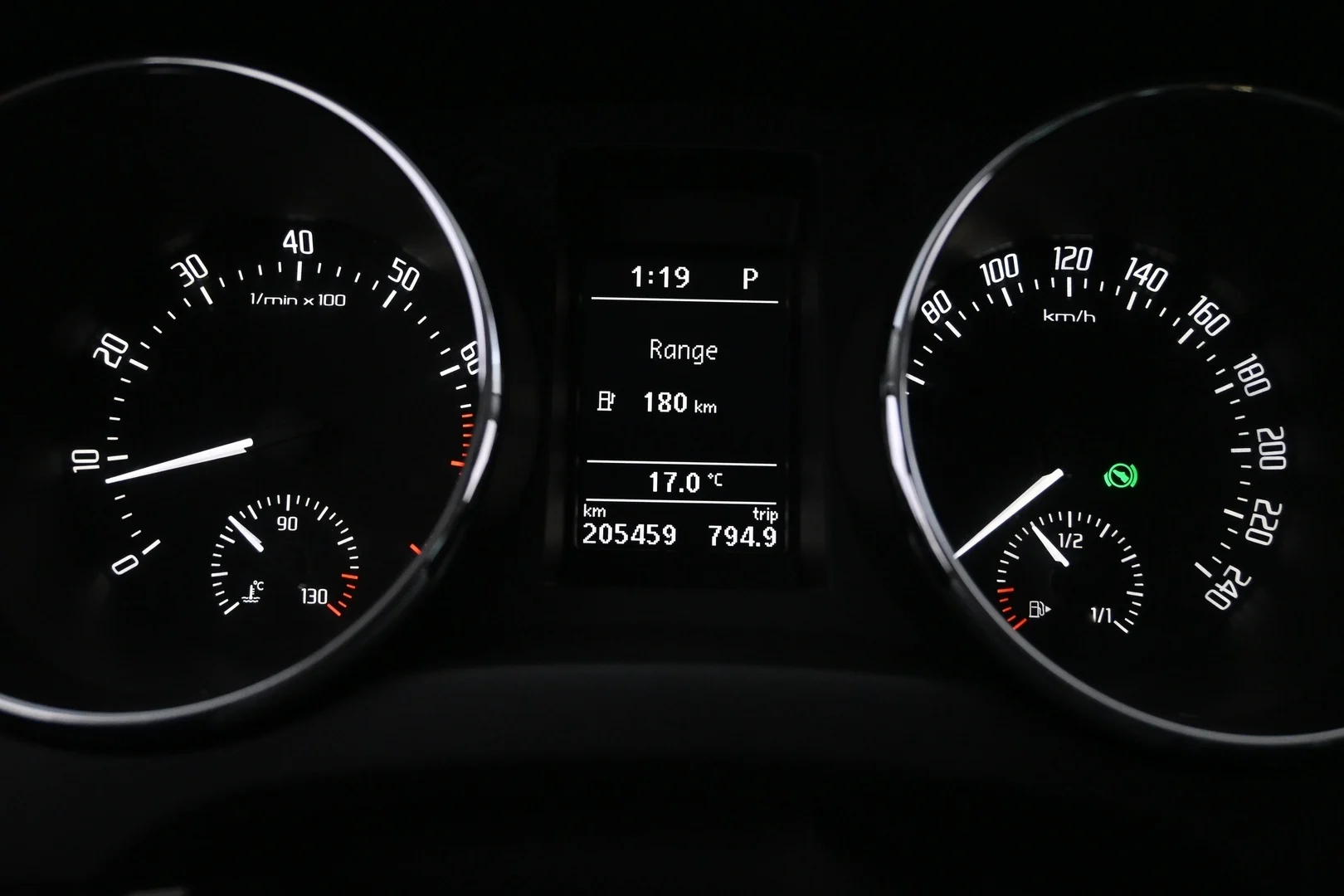 Car Image - 4kZSAhWKROUn5d8N0IbyMp