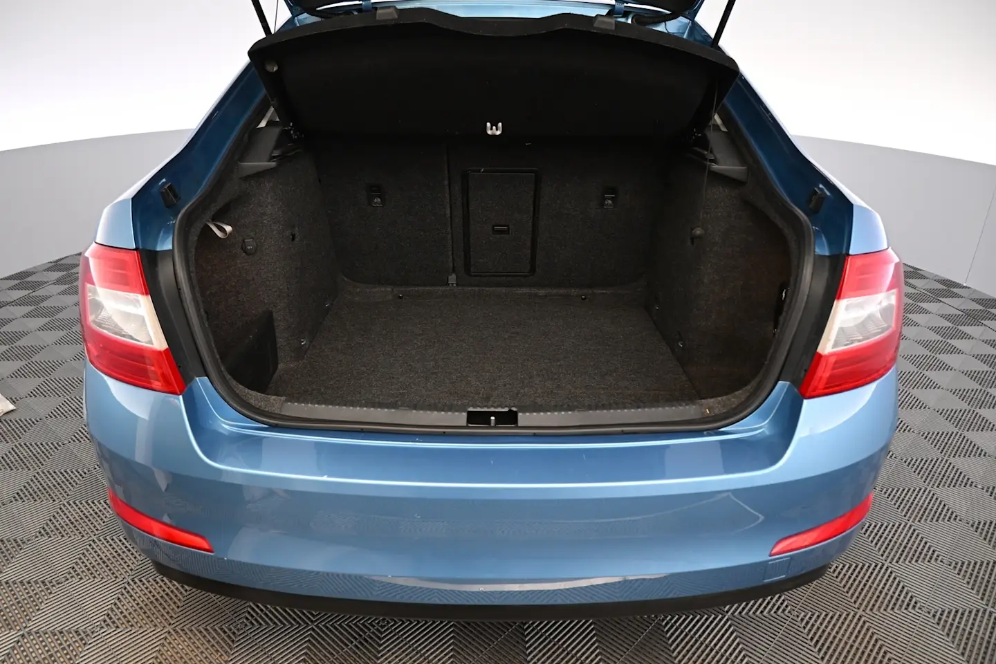 Car Image - 5ImrRmB1t1UdnGYkVSxDTz