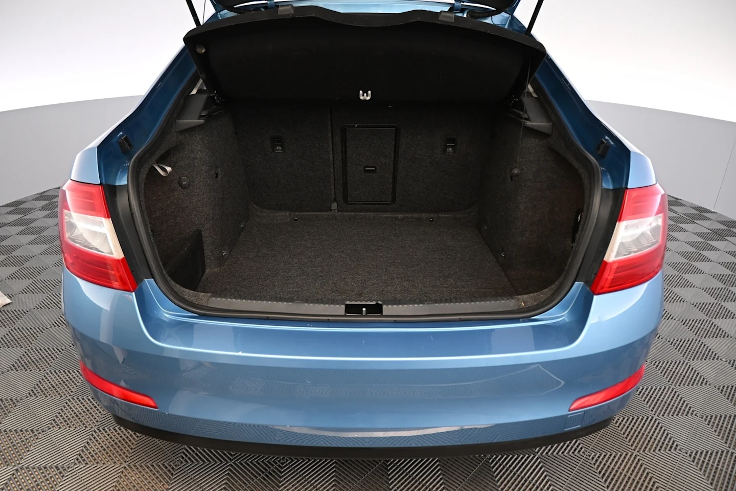 Car Image - 5ImrRmB1t1UdnGYkVSxDTz