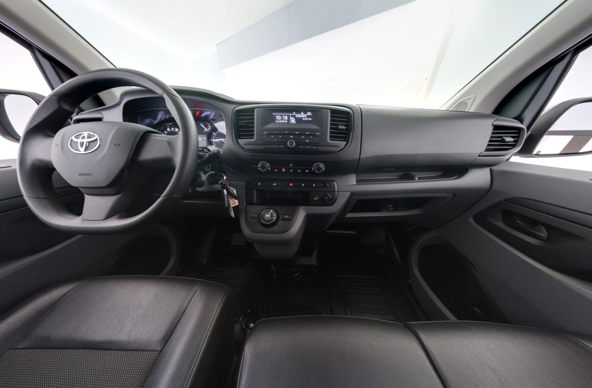 Car Image - 4ypYDqXEJR1HDFZ4JX2Ms5