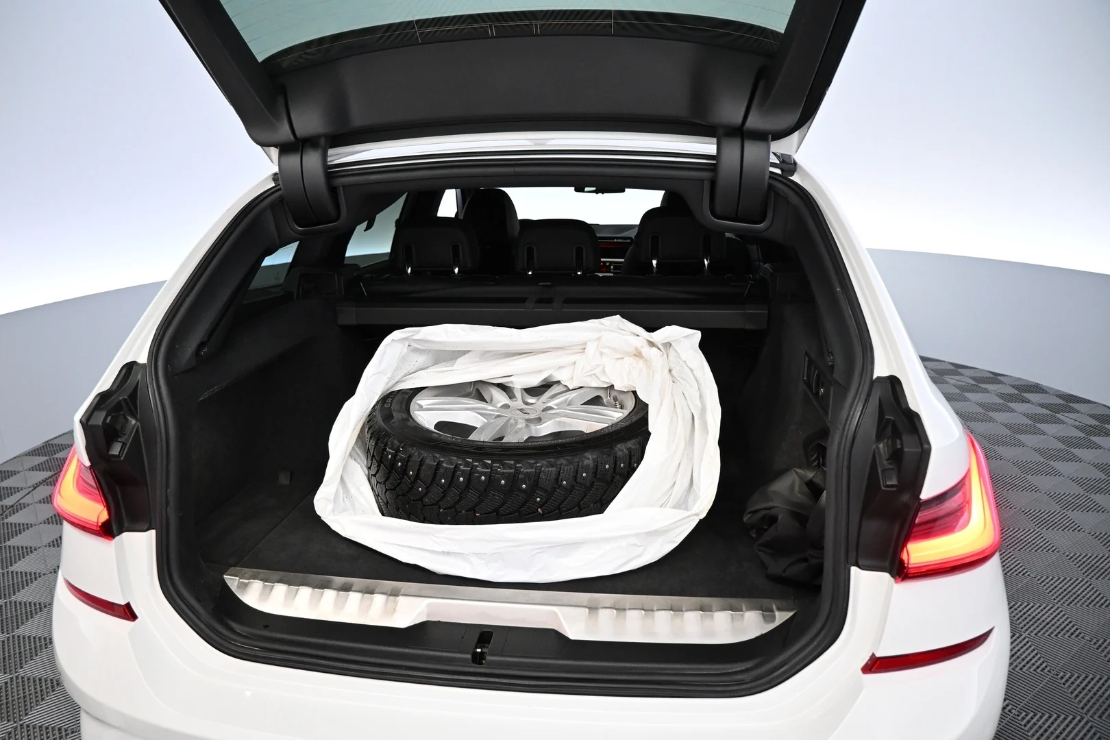 Car Image - 6YkXxhghzMV2GINmQK9zOy