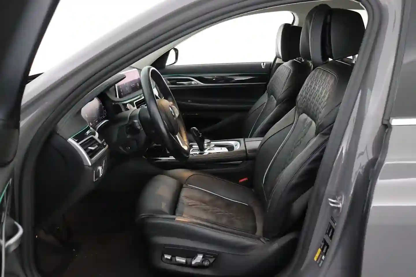 Car Image - 4n5DGxEY0OZAcxM1u6HMUb