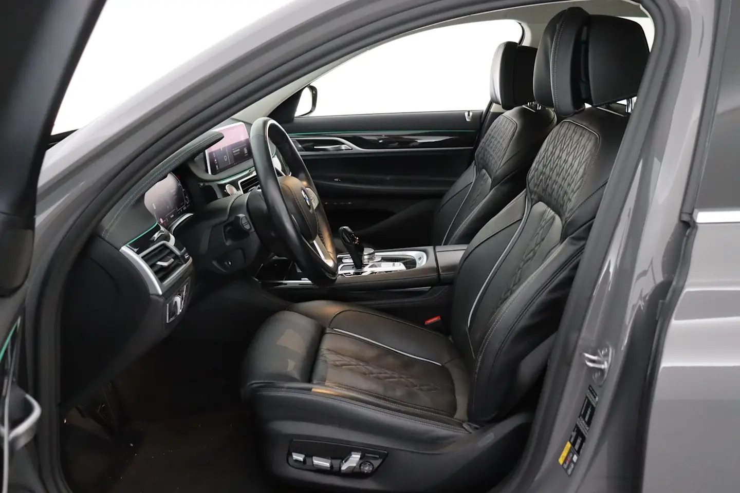 Car Image - 4n5DGxEY0OZAcxM1u6HMUb