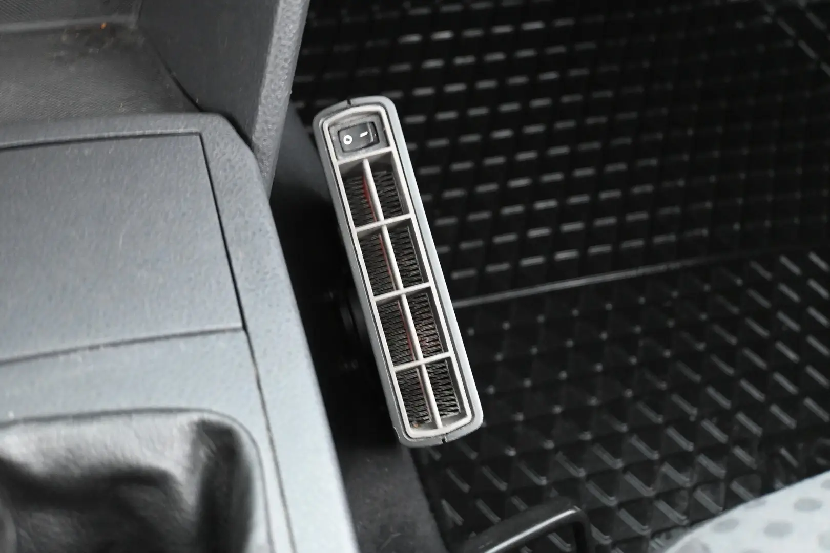 Car Image - 5aeo0Sh6CXtKfhrSkGbOzJ