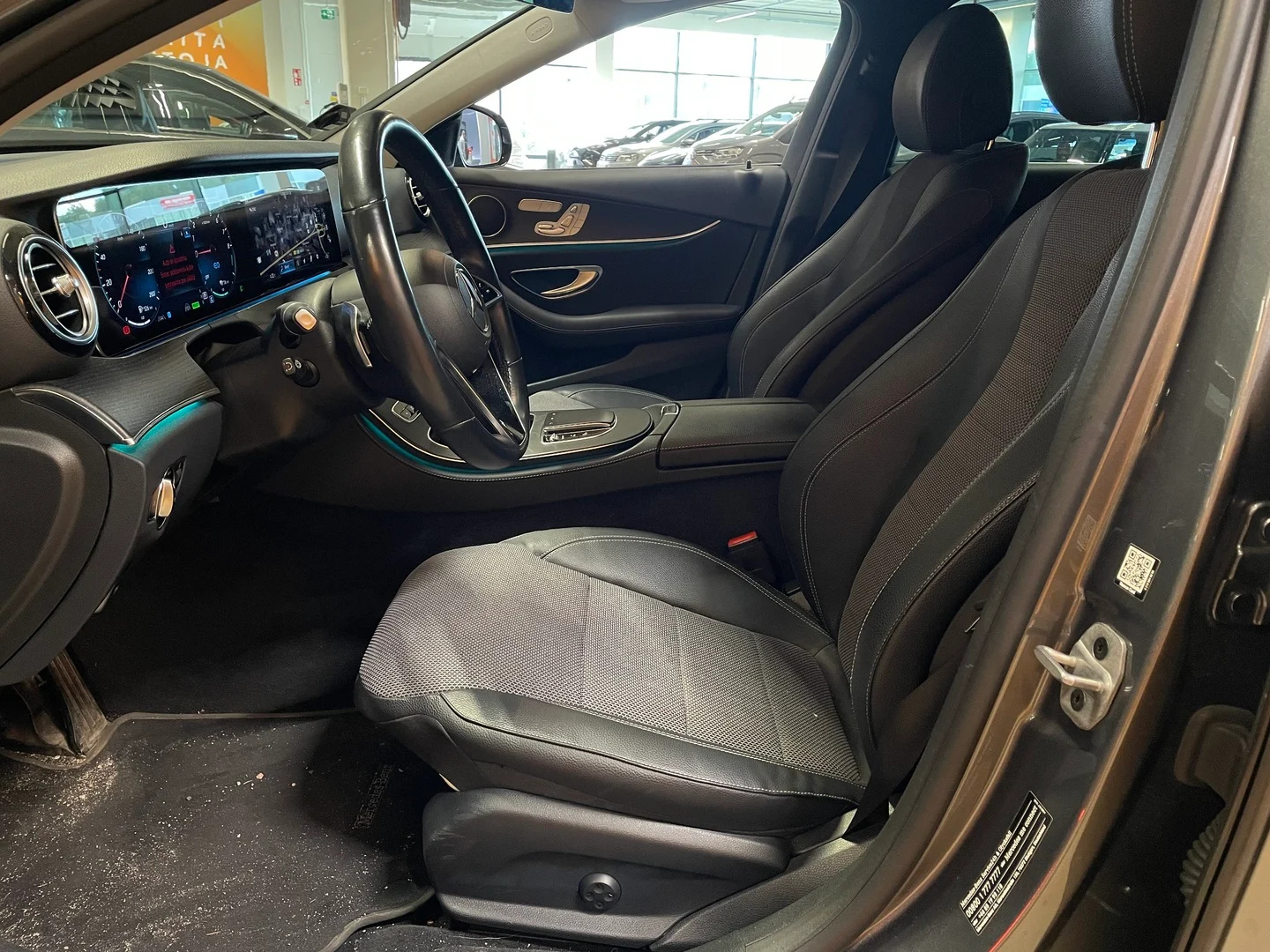 Car Image - 6dsheD4qdf7r1SccRR8xbn