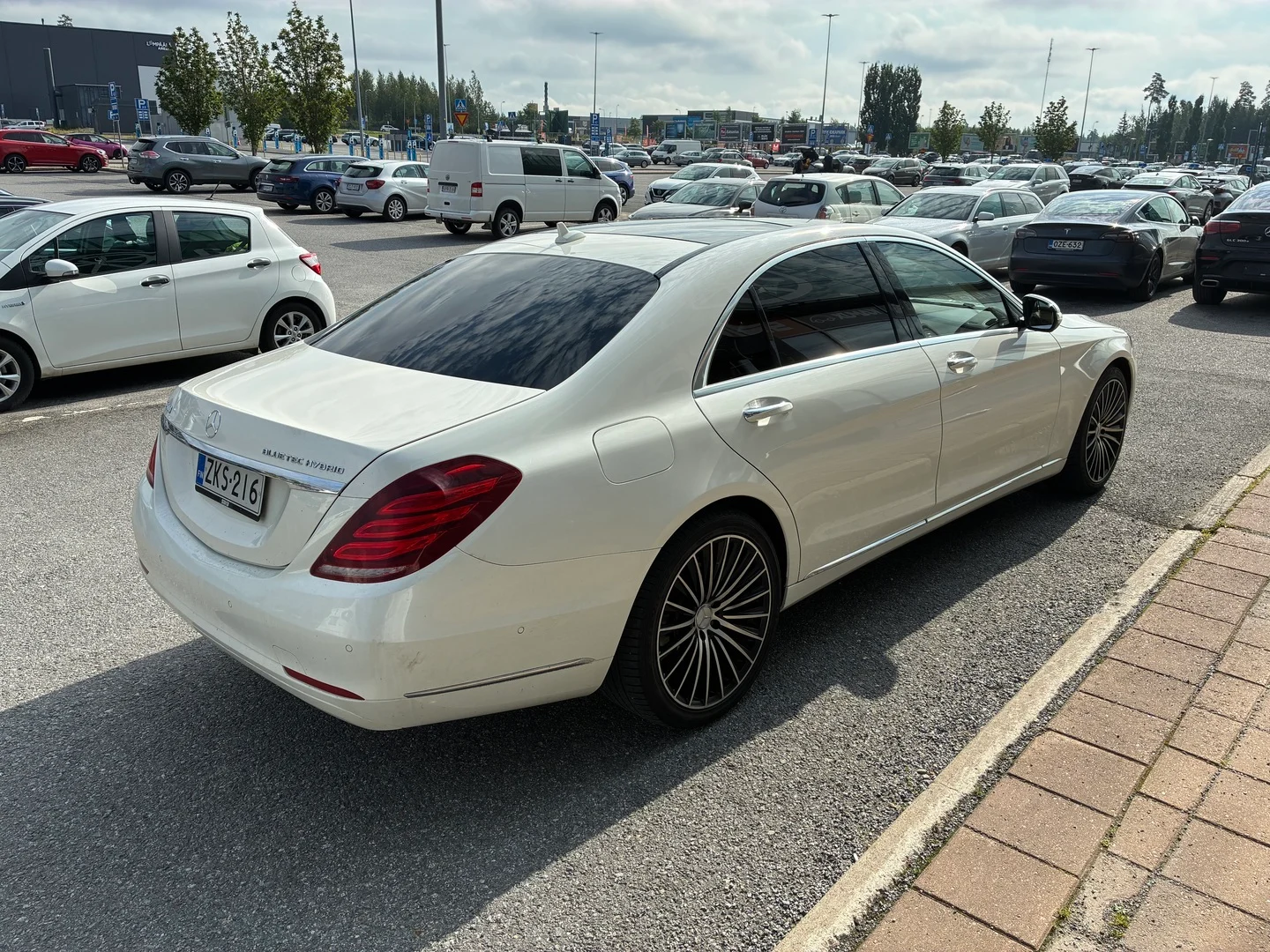 Car Image - 3m6W3etZKfnw8y8Idsrnks