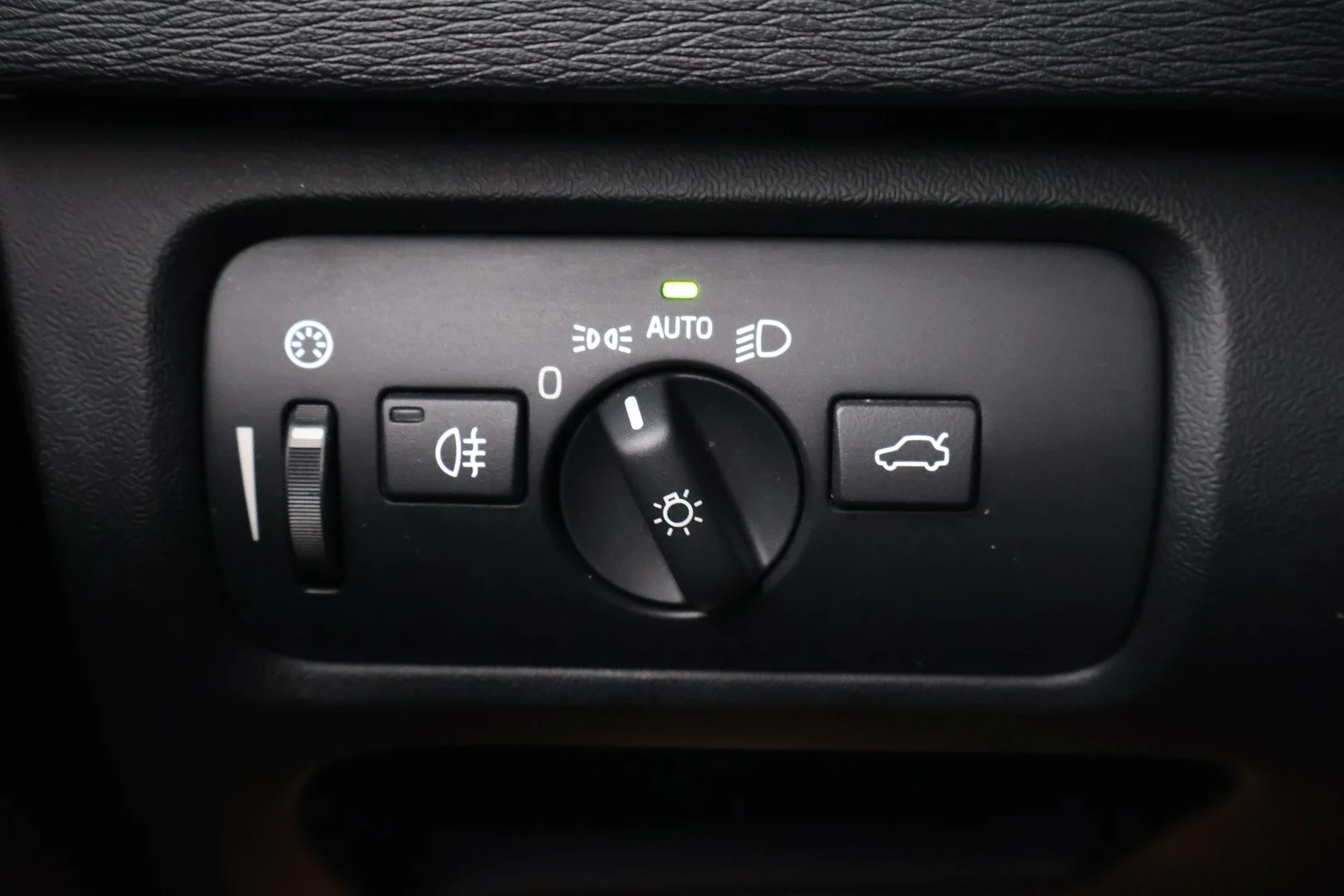 Car Image - 6Q4TU4tVTs8nZwpSYBlD9V