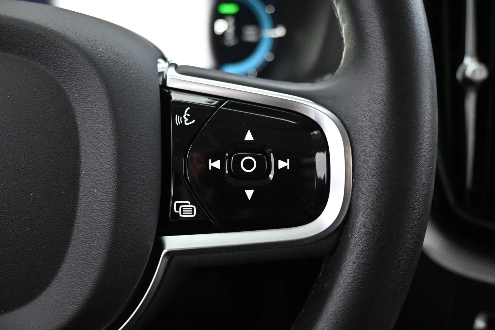 Car Image - 7H8YqNJGa8AgWoUQOa2jeu