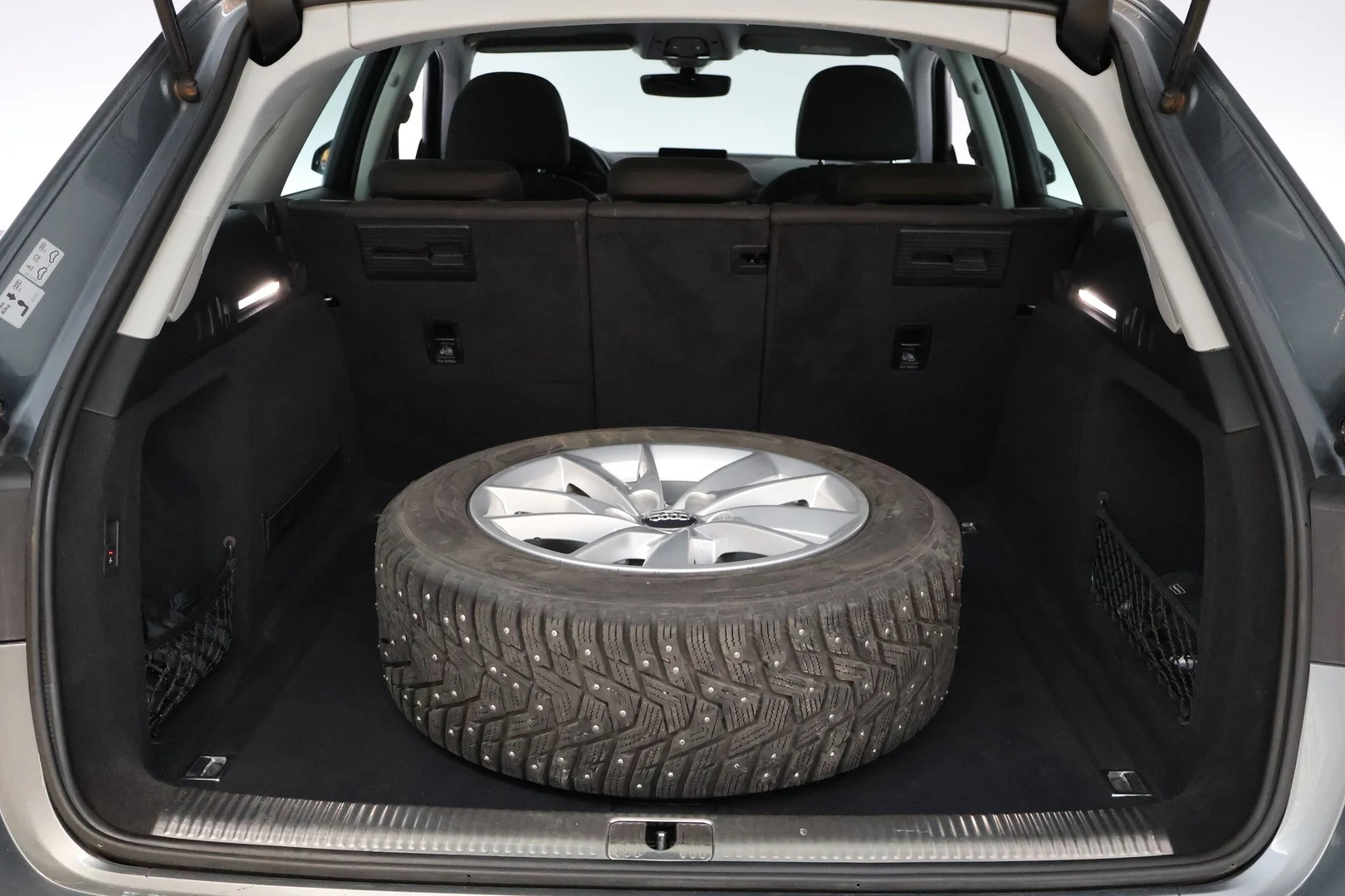 Car Image - AMRO3LDriiJpxgAlJ9ZHt