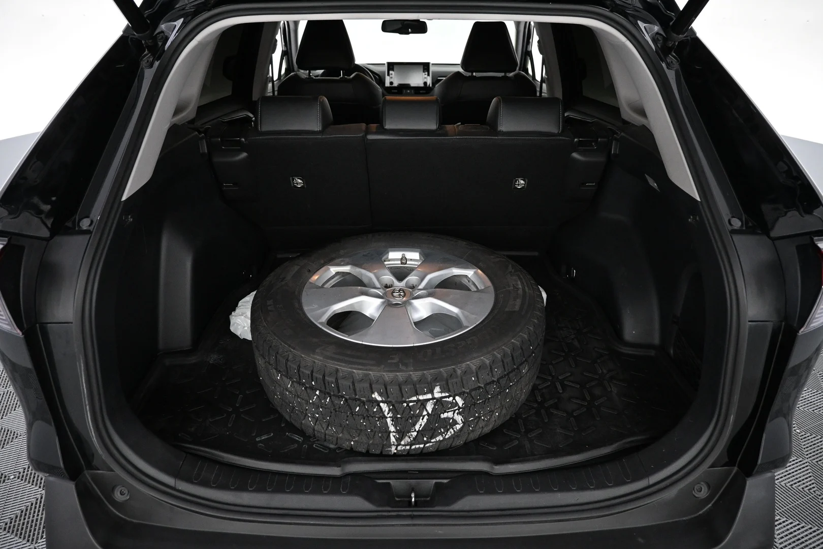 Car Image - 2WxJwRfhqZlhnFwJi2Y3m8