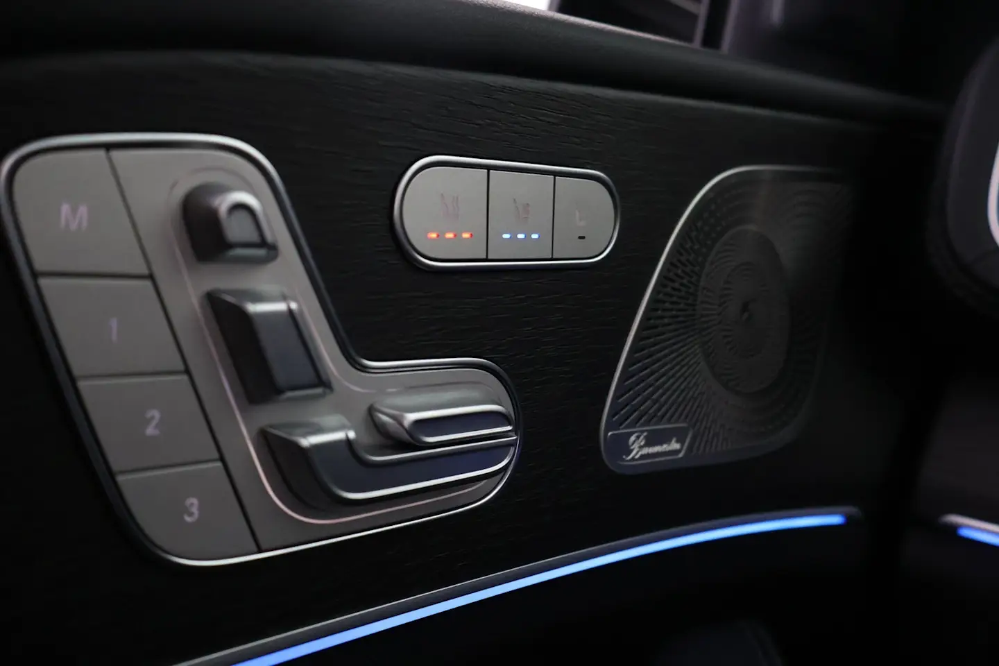 Car Image - zSMg2ikQm8q8U04Lr5DDN