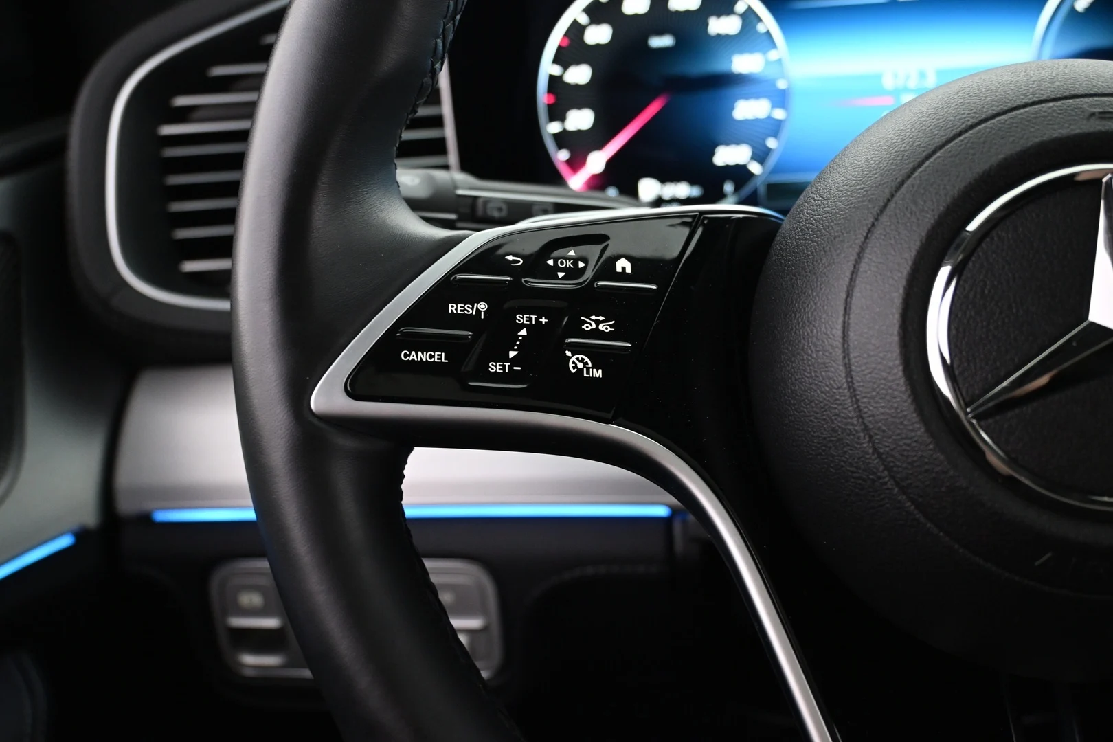 Car Image - 1WNJH7q4Ju8s3XseHfkkMC