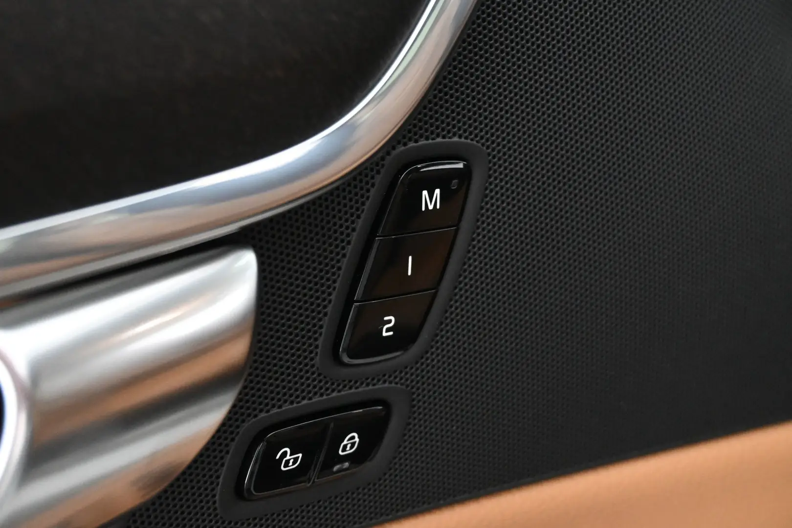 Car Image - 4JO2hyESJ2ucNvv72lsXn