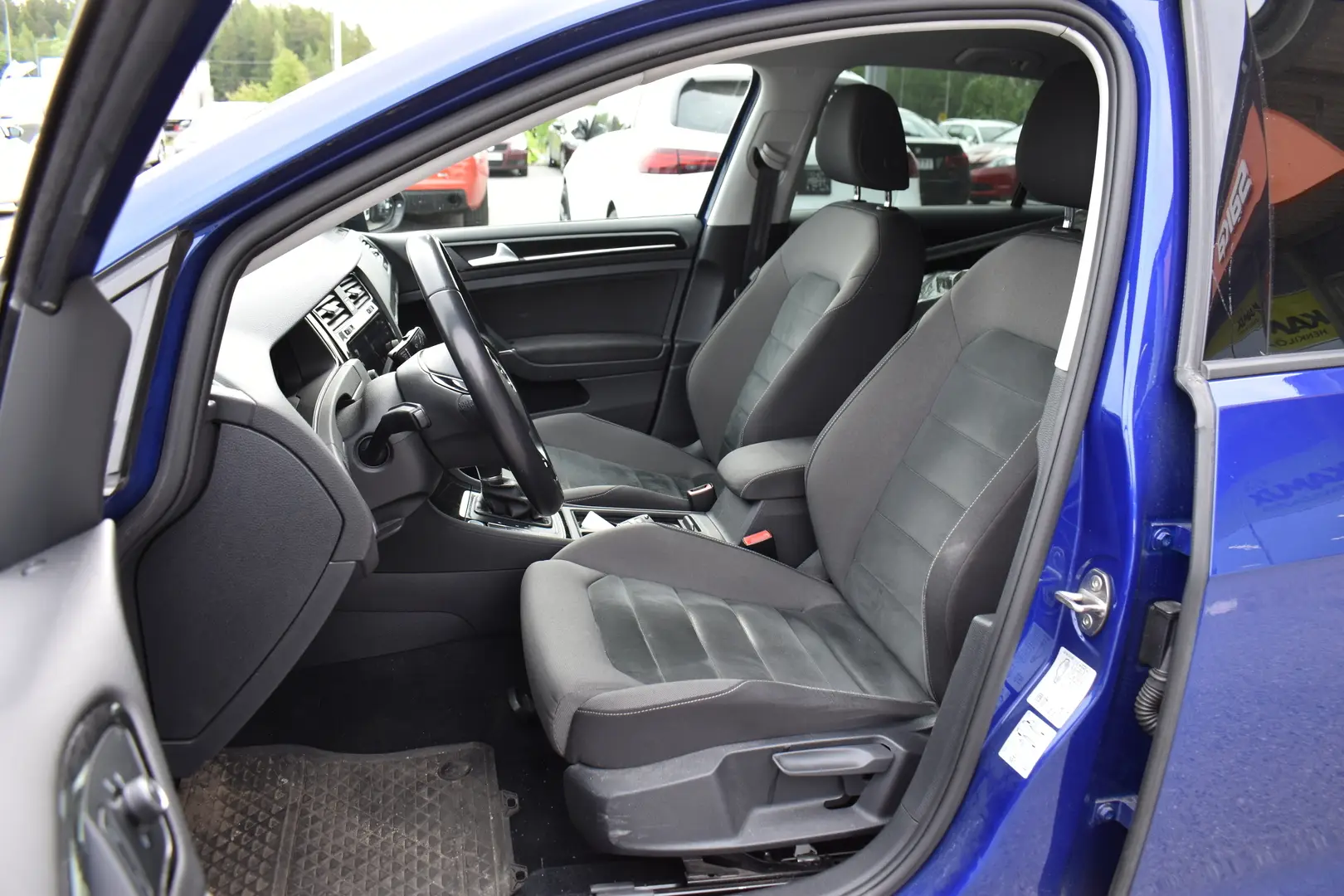 Car Image - 6nNC8utUufHmSb8TtMolmN