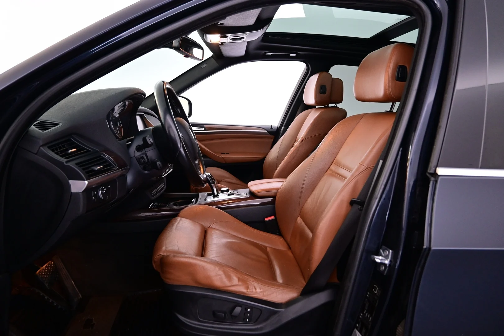 Car Image - 4SuMcyruJ4dh7d4pxATRES