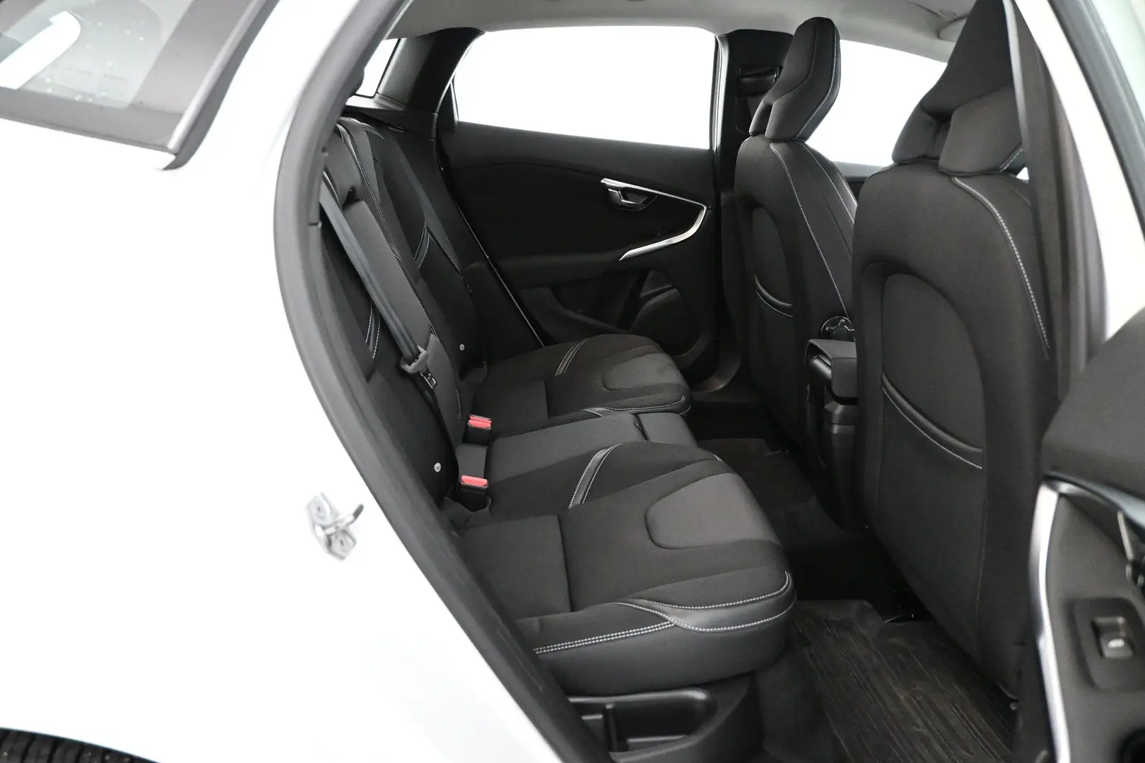Car Image - 4hMAA9BLCm6r8kfdQhMHx2