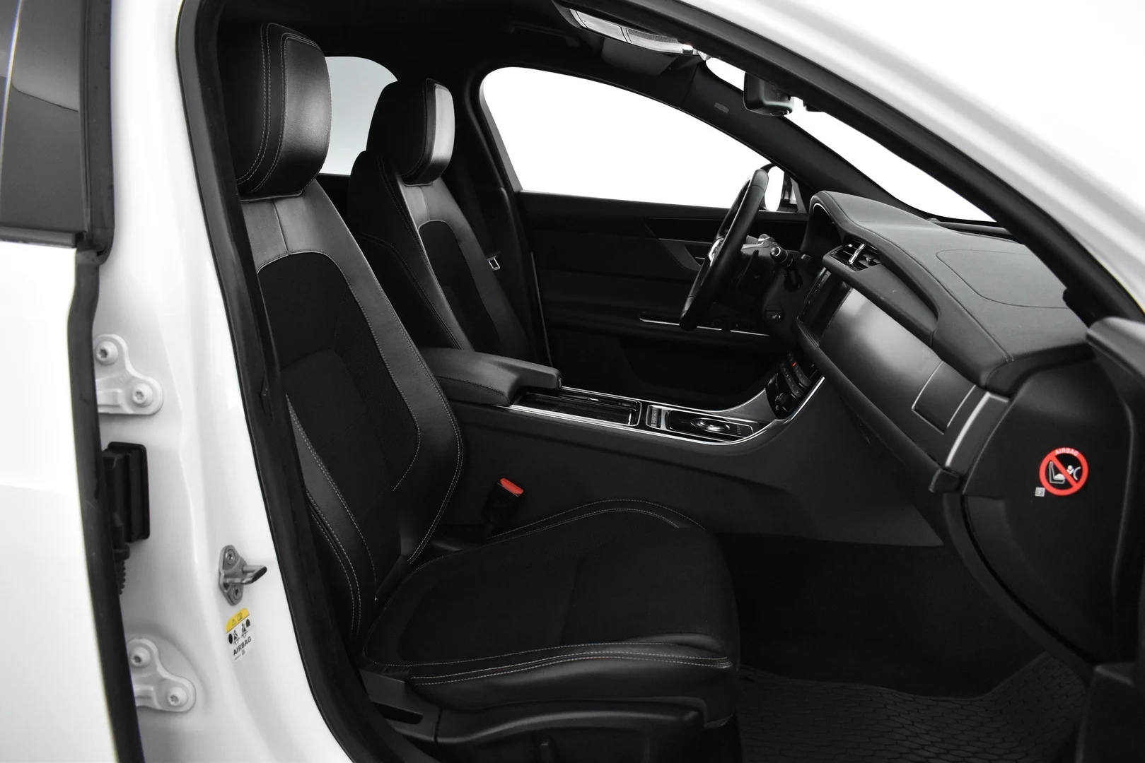 Car Image - zpeCQaUJgUALKnE1hkR5N