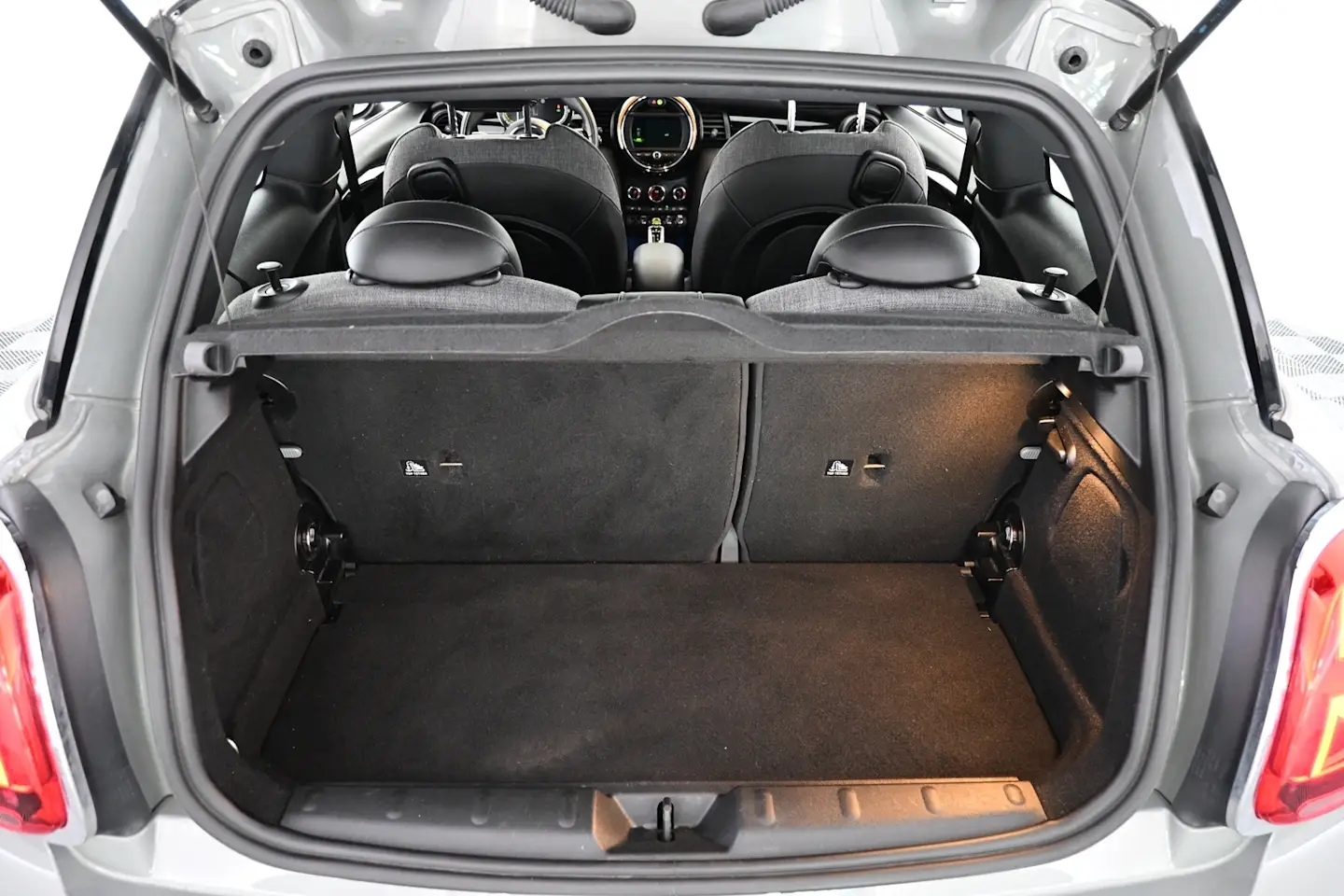 Car Image - 5cL9SRF7k3P4BnzPH05bd2