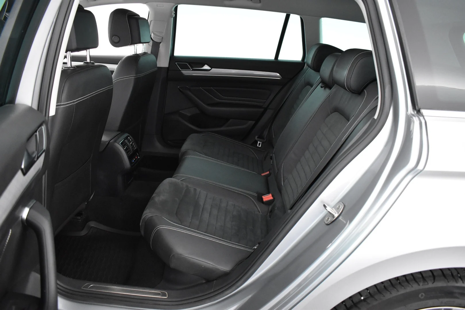 Car Image - 5Dy2IOoS73S0hmByXtOaBh