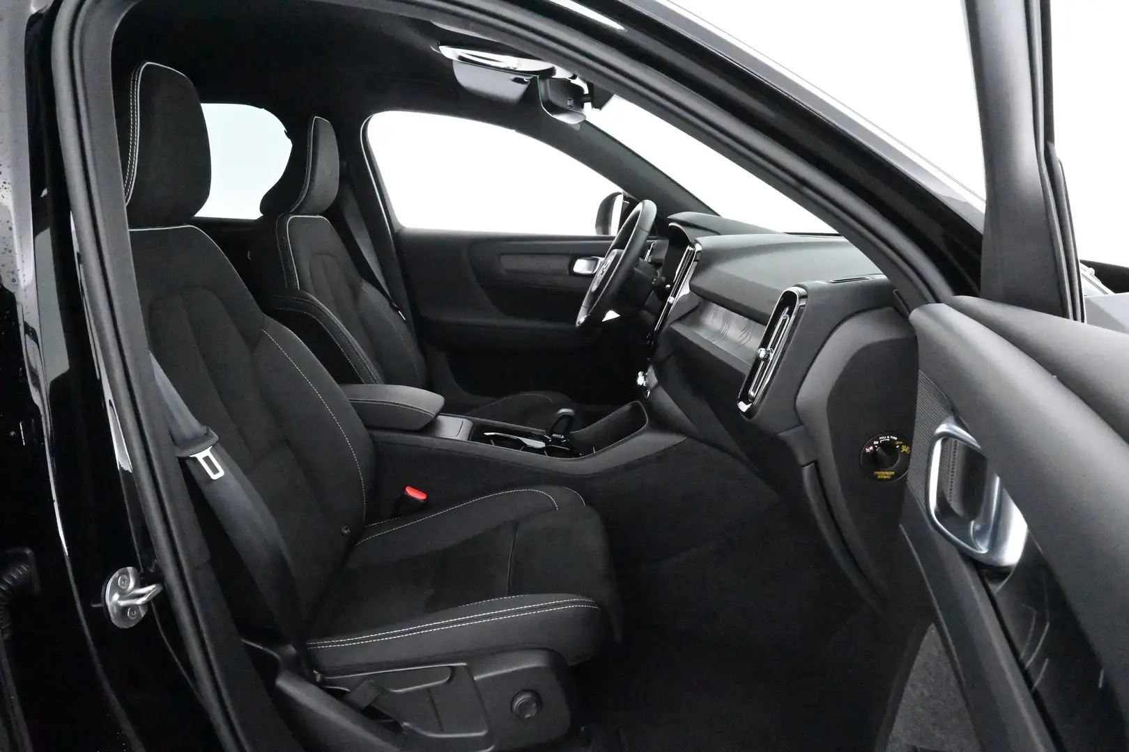 Car Image - 21mVevpF2ycLdU1Axkq1Yf