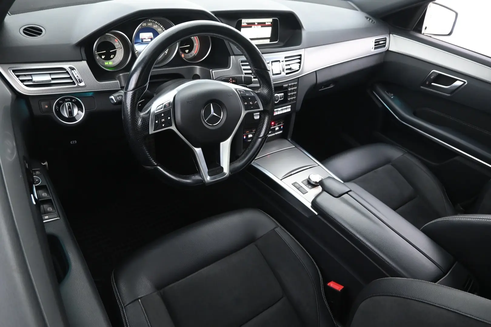 Car Image - 7f5pCwF9uInhlxrvSJ9yFF