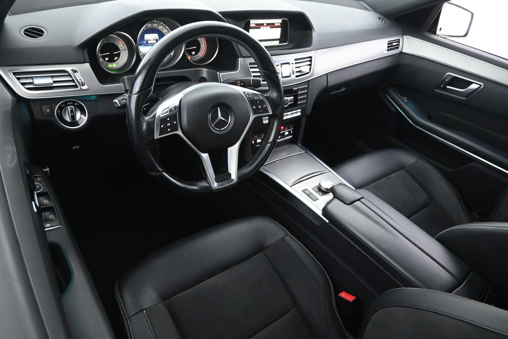 Car Image - 7f5pCwF9uInhlxrvSJ9yFF