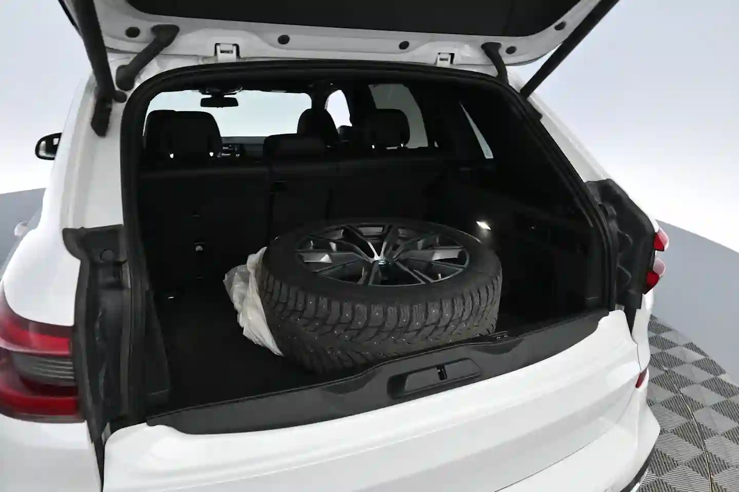 Car Image - Sv62XHijIJm7wCdT6iU6F
