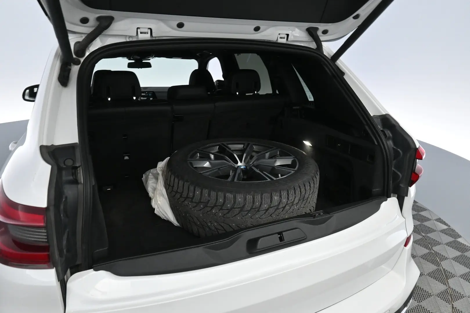 Car Image - Sv62XHijIJm7wCdT6iU6F