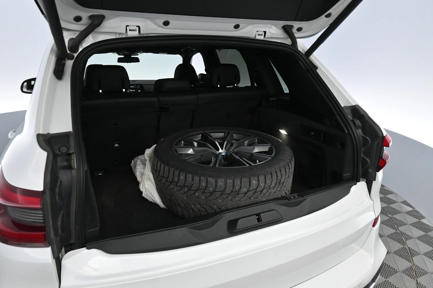 Car Image - Sv62XHijIJm7wCdT6iU6F