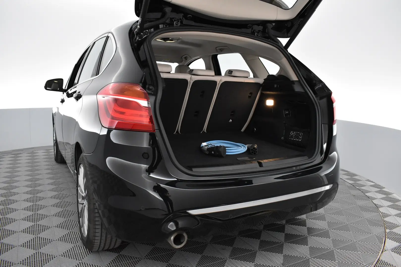 Car Image - 1jF1SrMTVBGobDWEWvVhKE