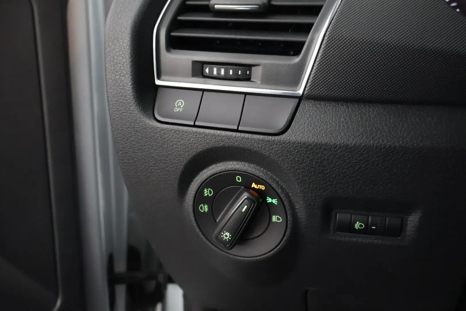 Car Image - 7kMjx4Dv79WuI4WlAObiil
