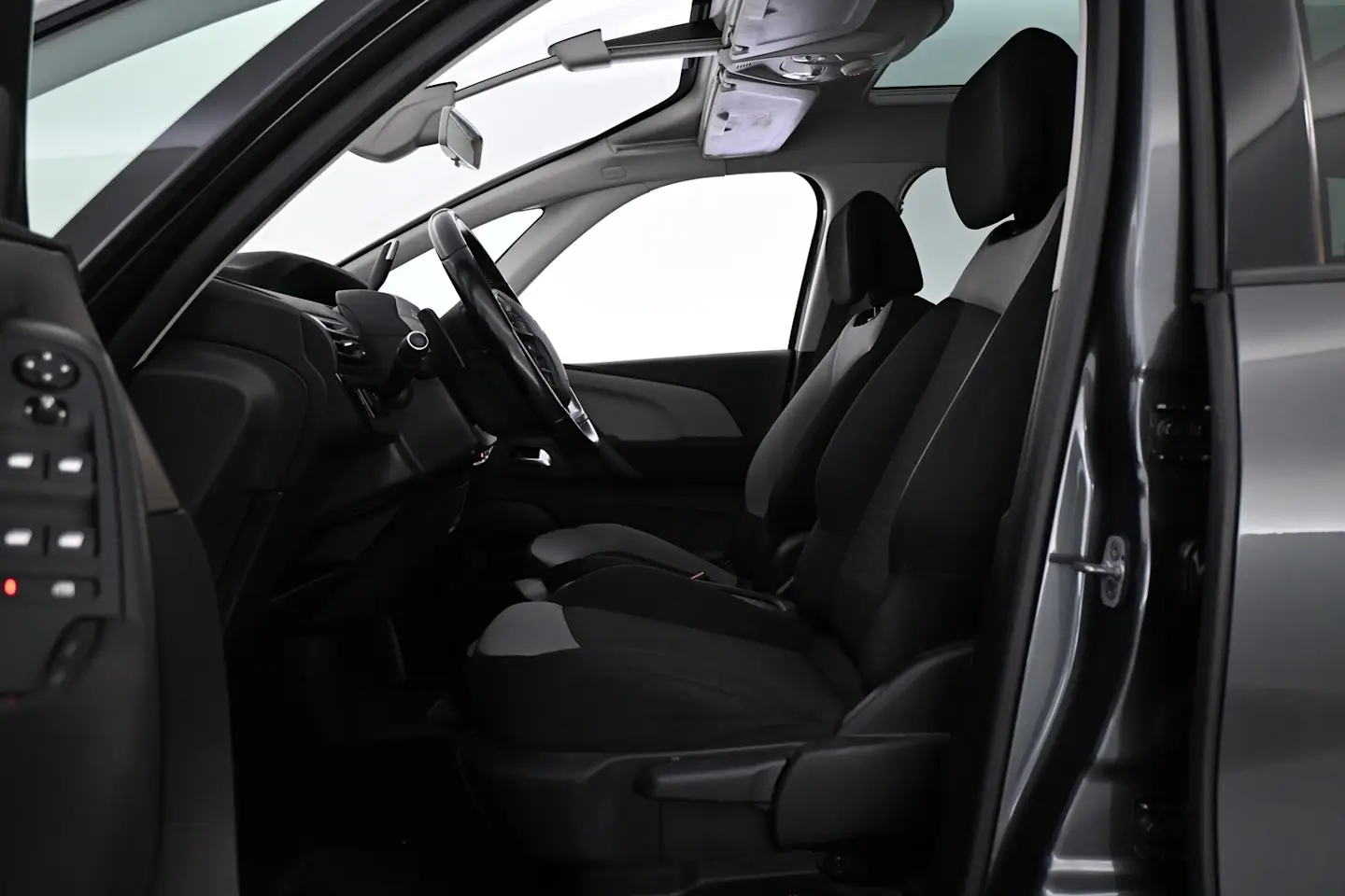 Car Image - 3KWfu8FqugNoJBr93MD7kJ